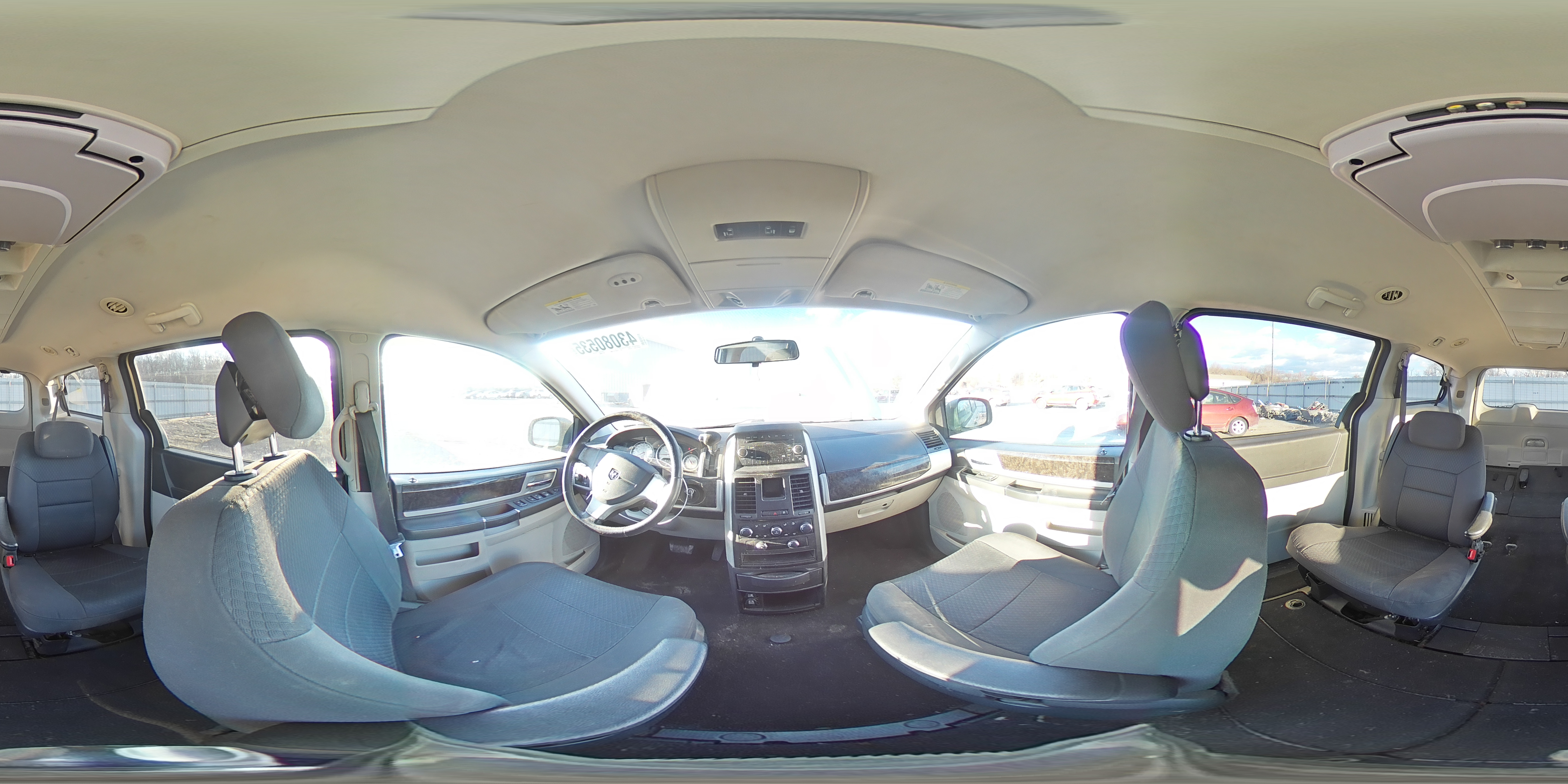 2010 Dodge Caravan - Image 13