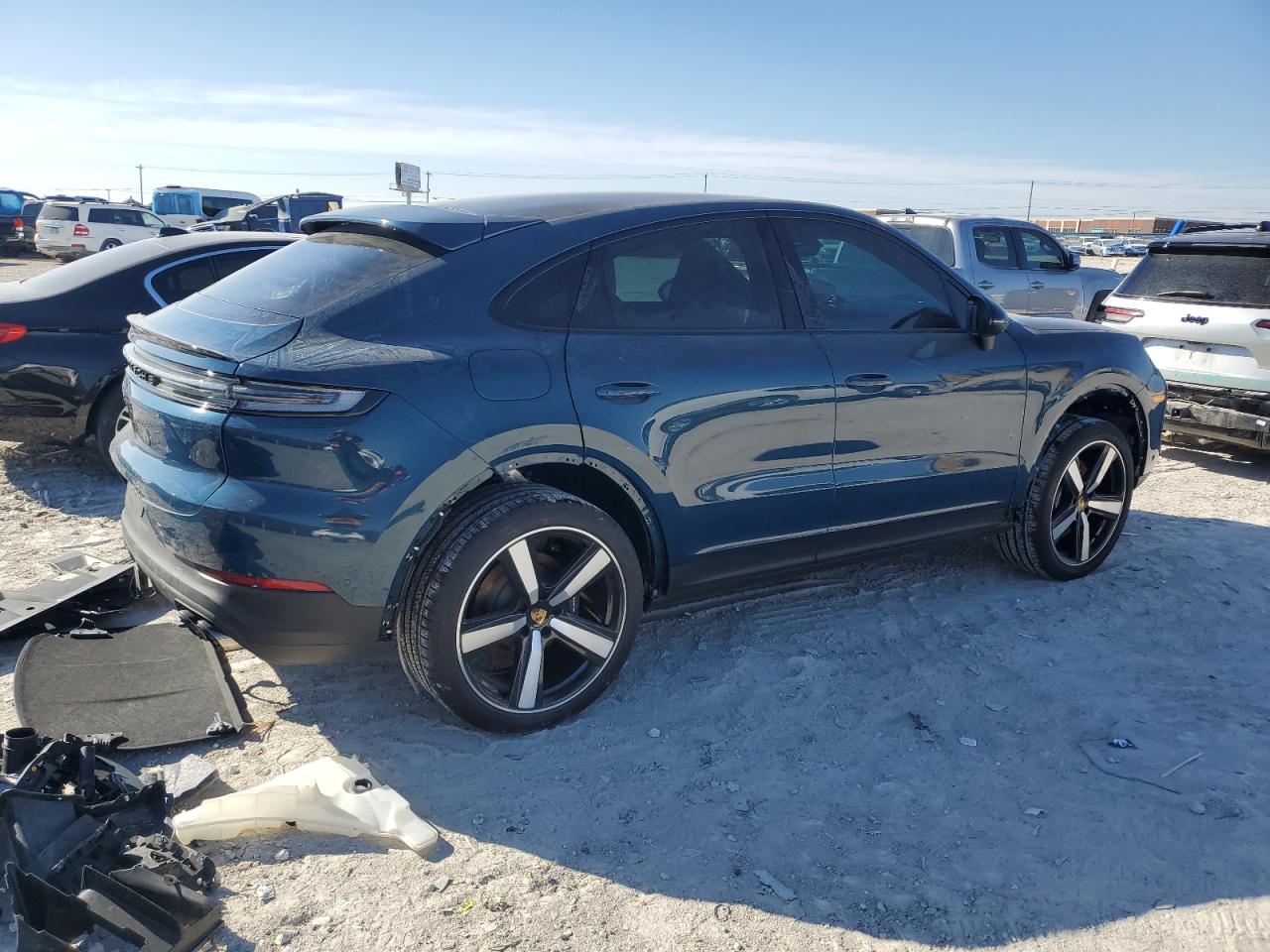 2024 Porsche Cayenne - Image 3