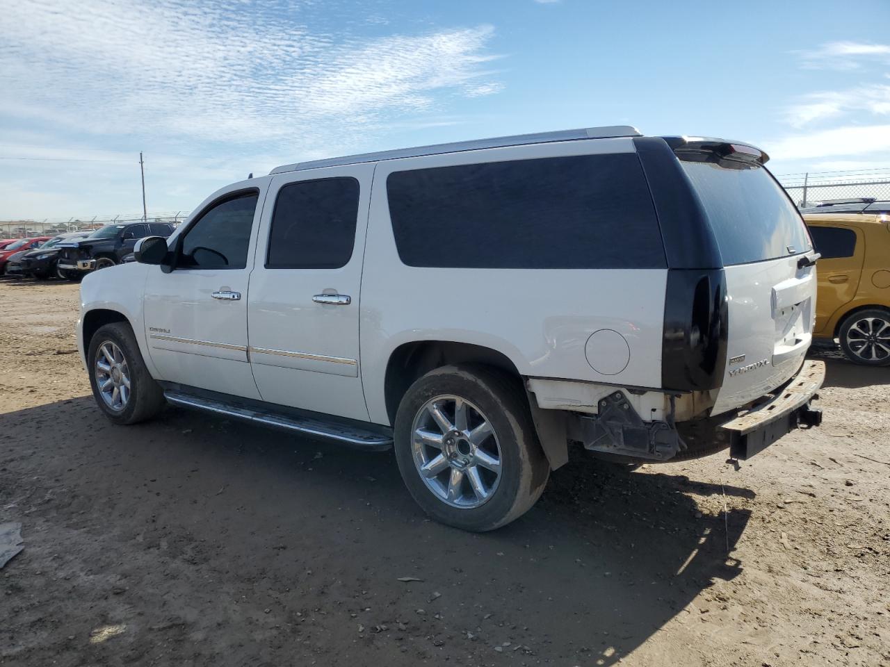 2011 GMC Yukon - Image 2