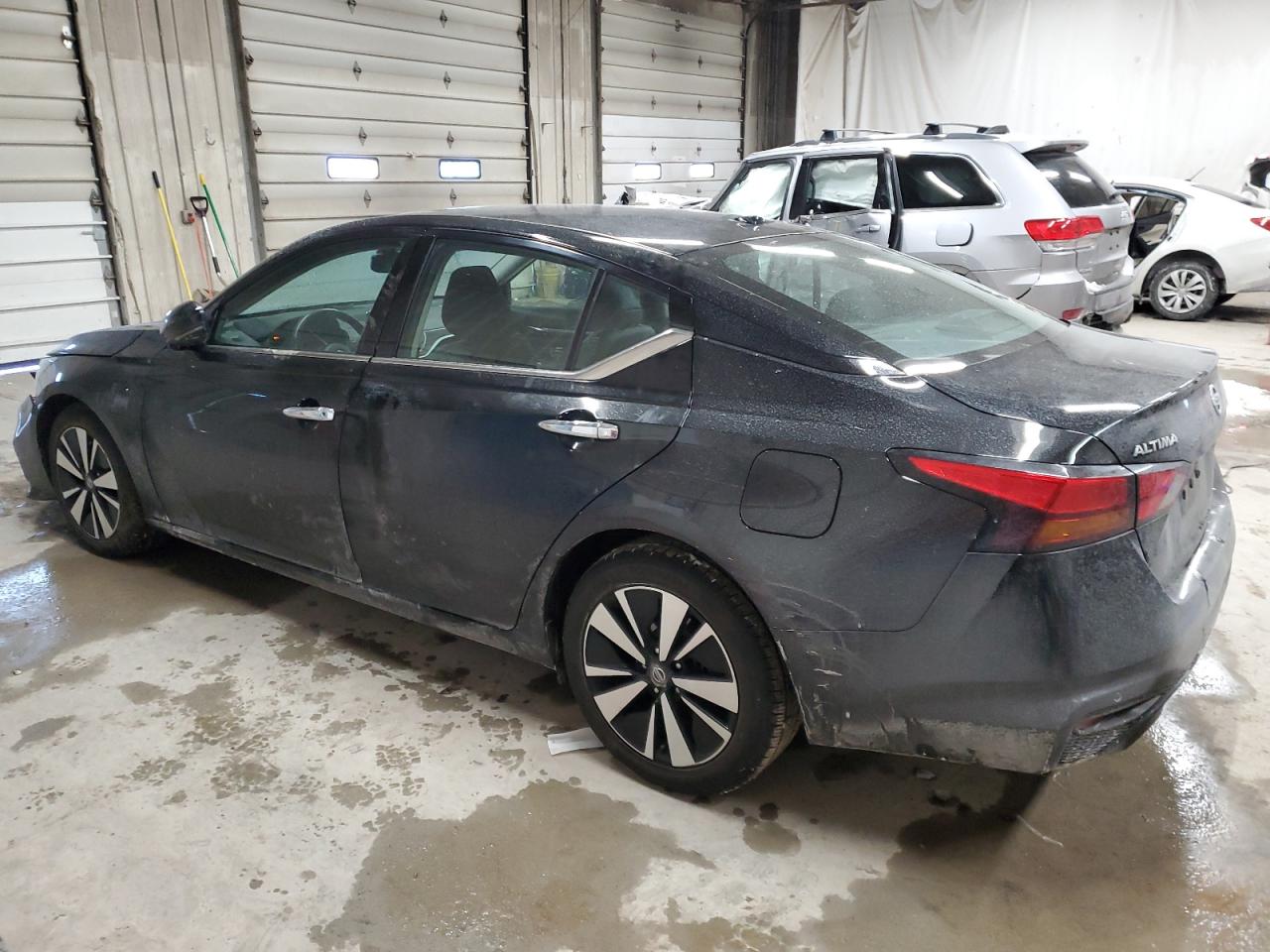 2019 Nissan Altima - Image 2