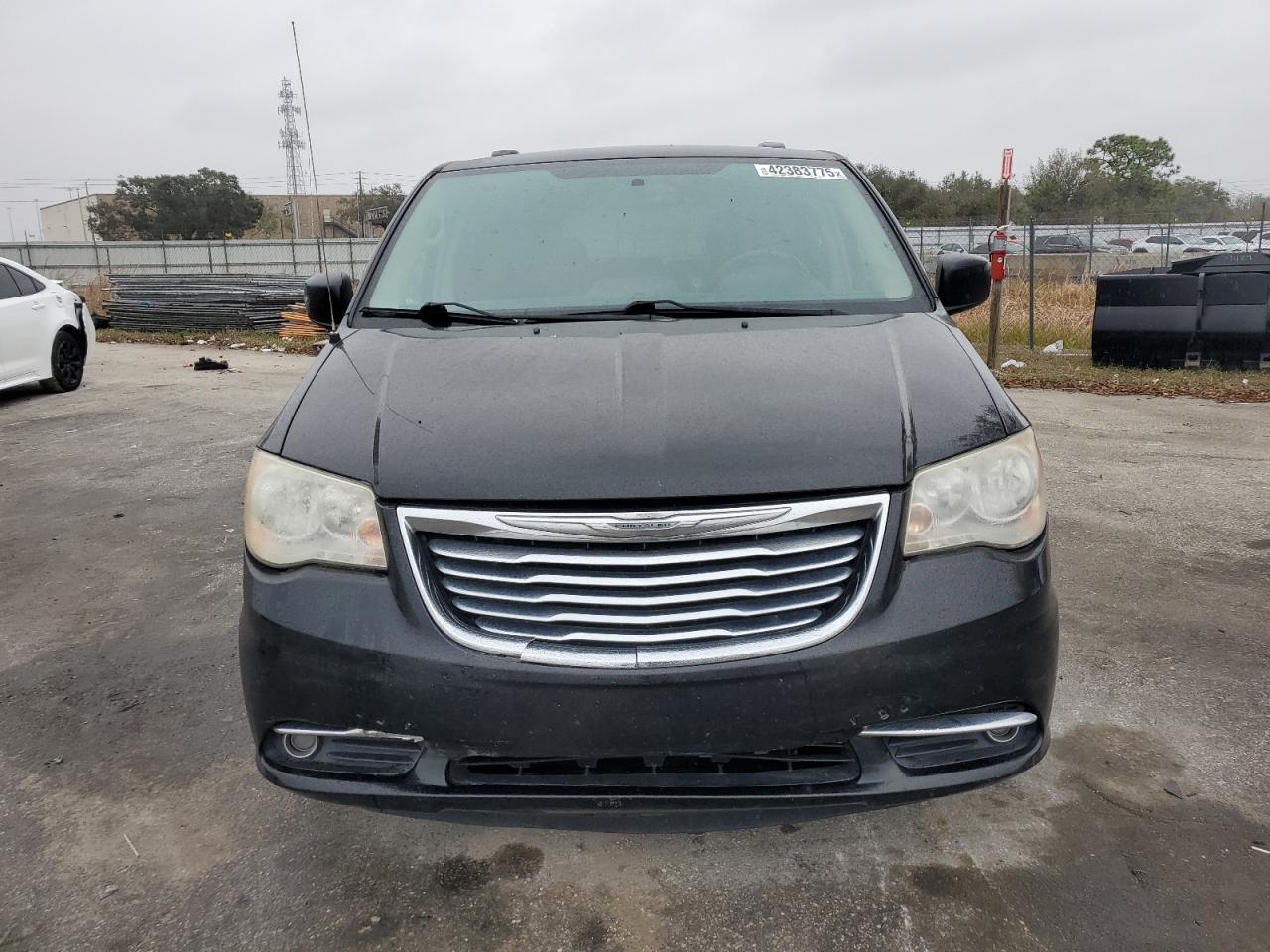 2014 Chrysler Town & Country - Image 5