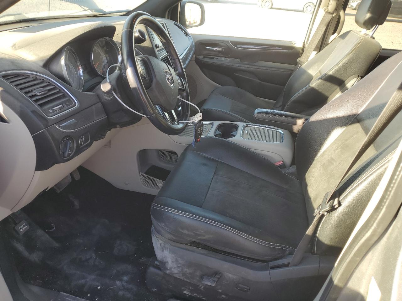 2019 Dodge Caravan - Image 7