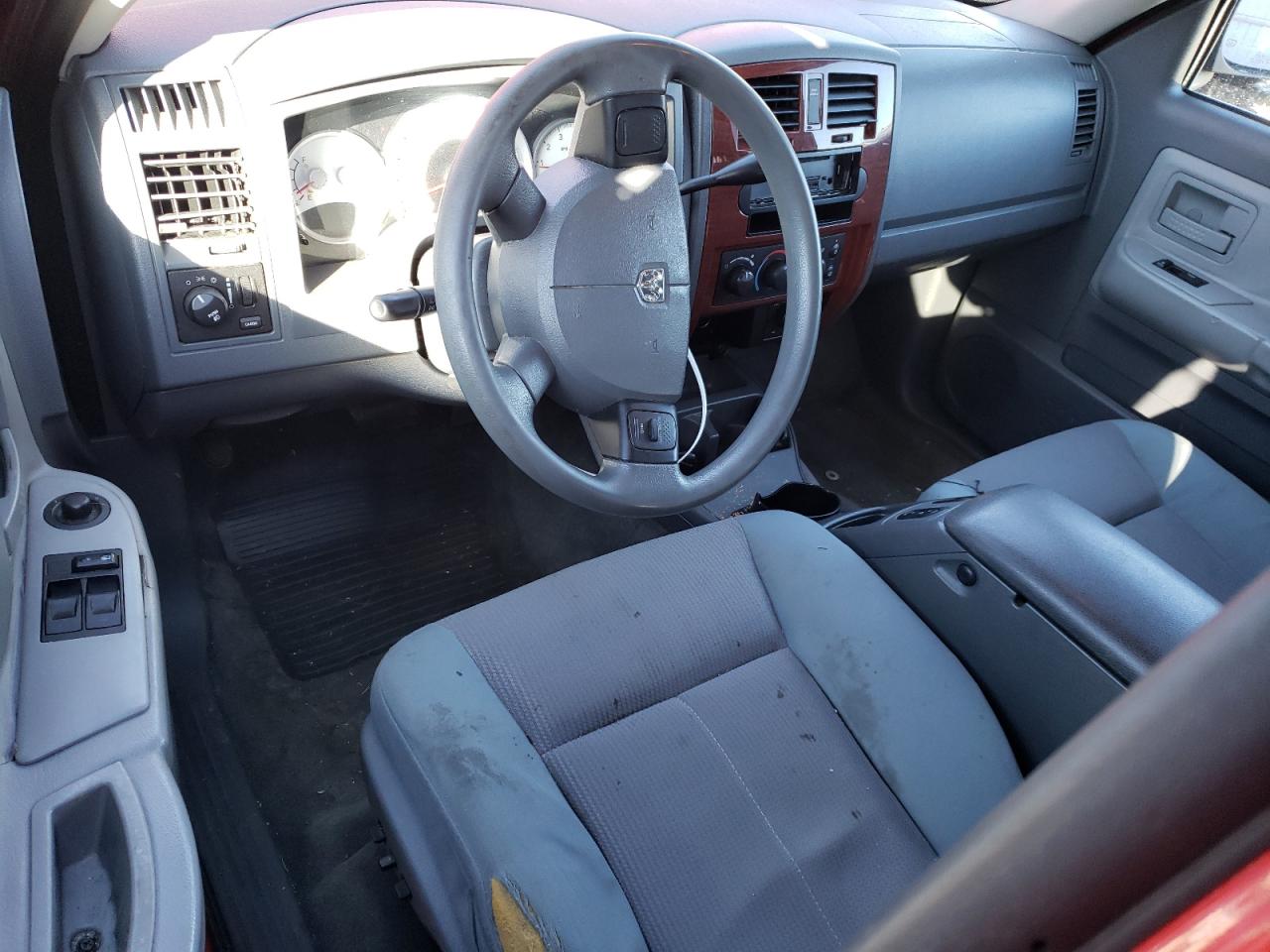 2005 Dodge Dakota - Image 8