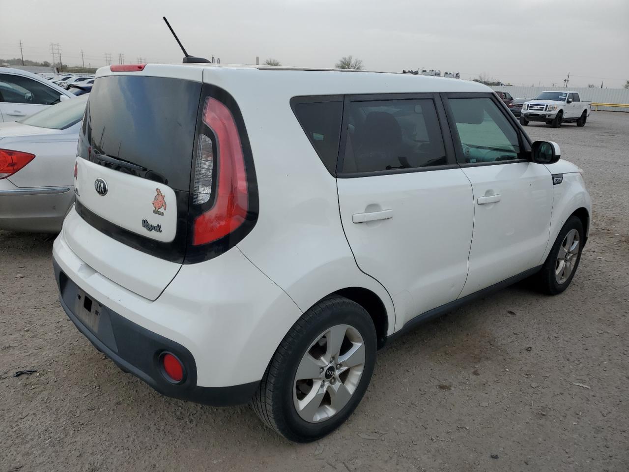 VIN KNDJN2A2XH7496560 2017 KIA SOUL no.3