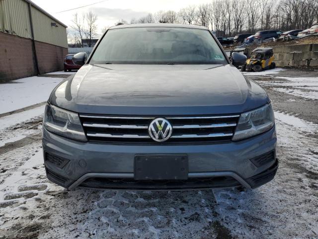  VOLKSWAGEN TIGUAN 2018 Серый