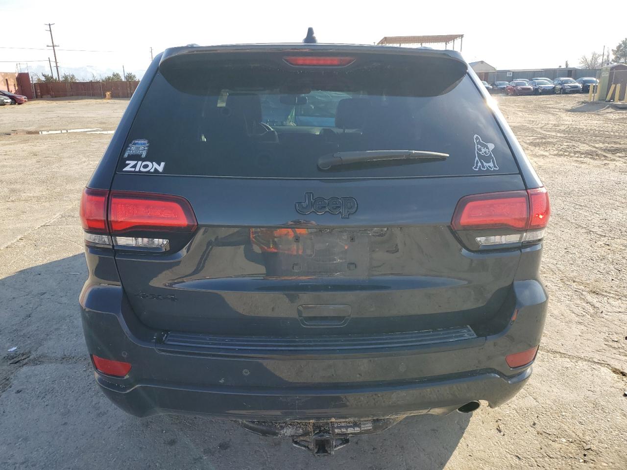 2017 Jeep Grand Cherokee - Image 6