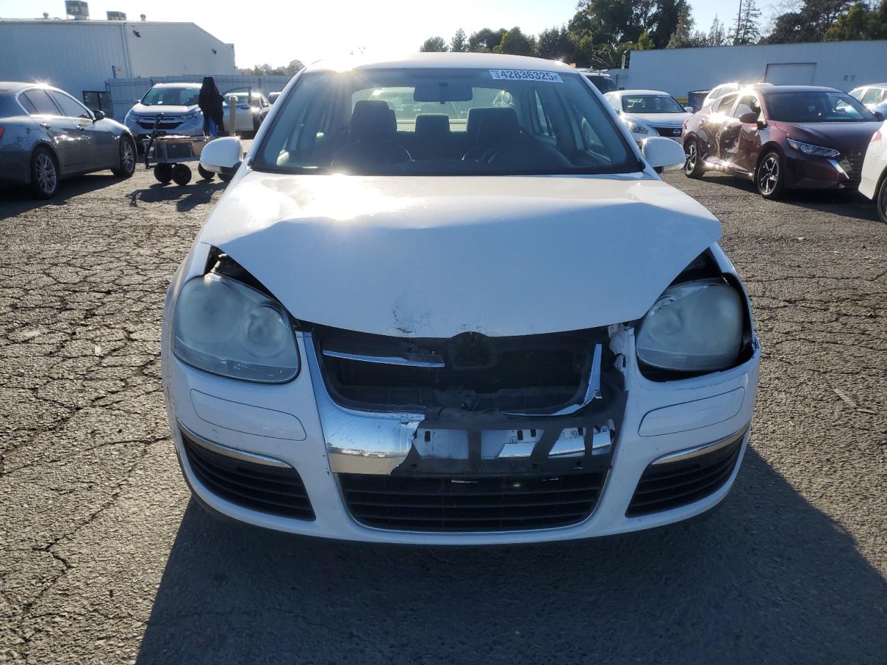 2009 Volkswagen Jetta - Image 5