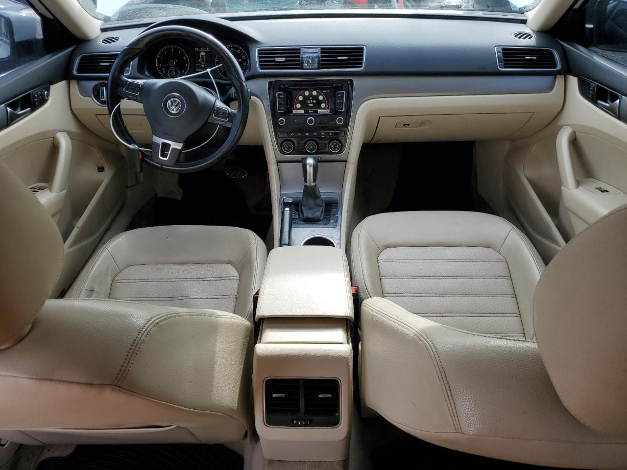 2015 Volkswagen Passat - Image 8