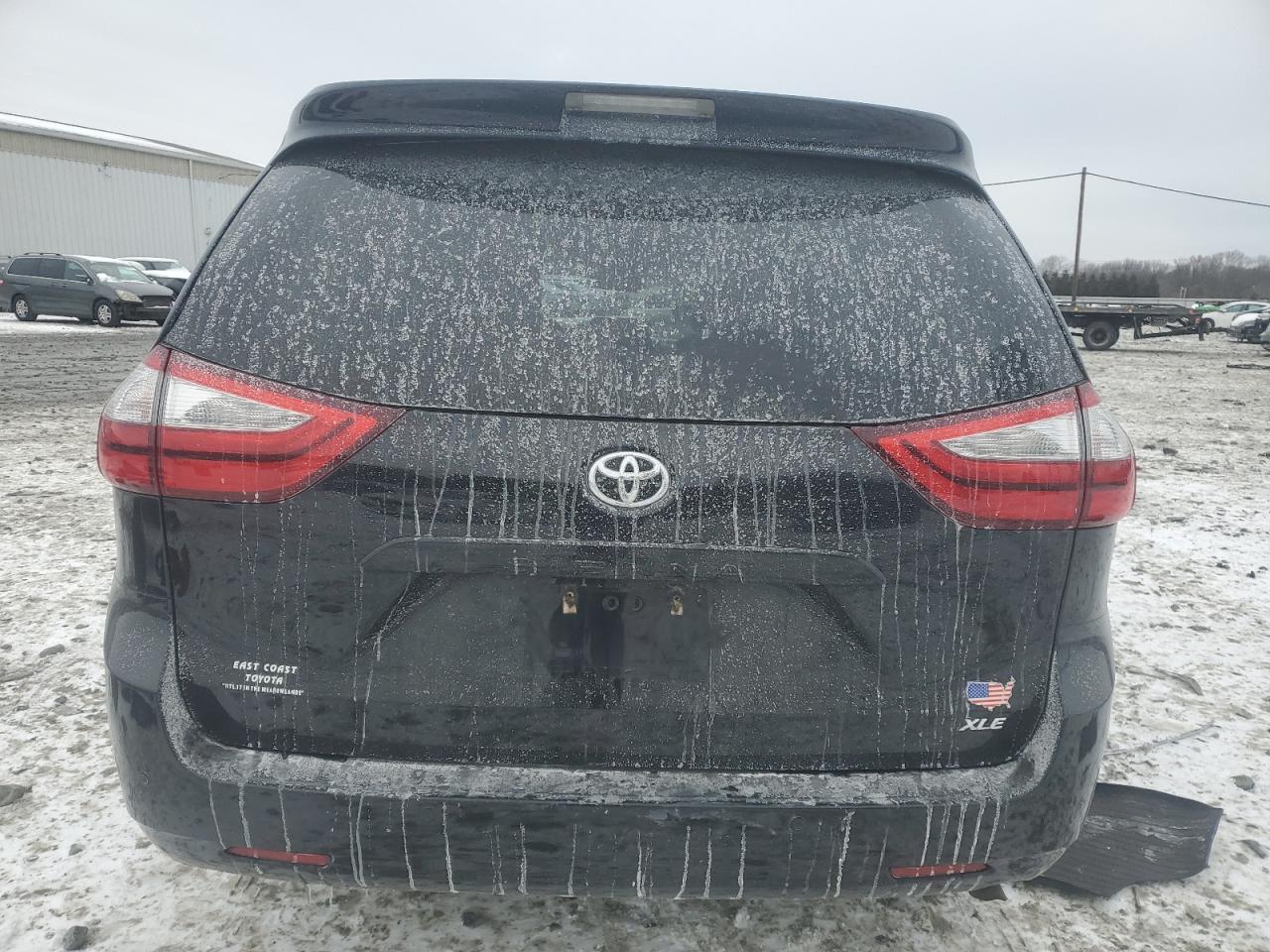 2017 Toyota Sienna - Image 6