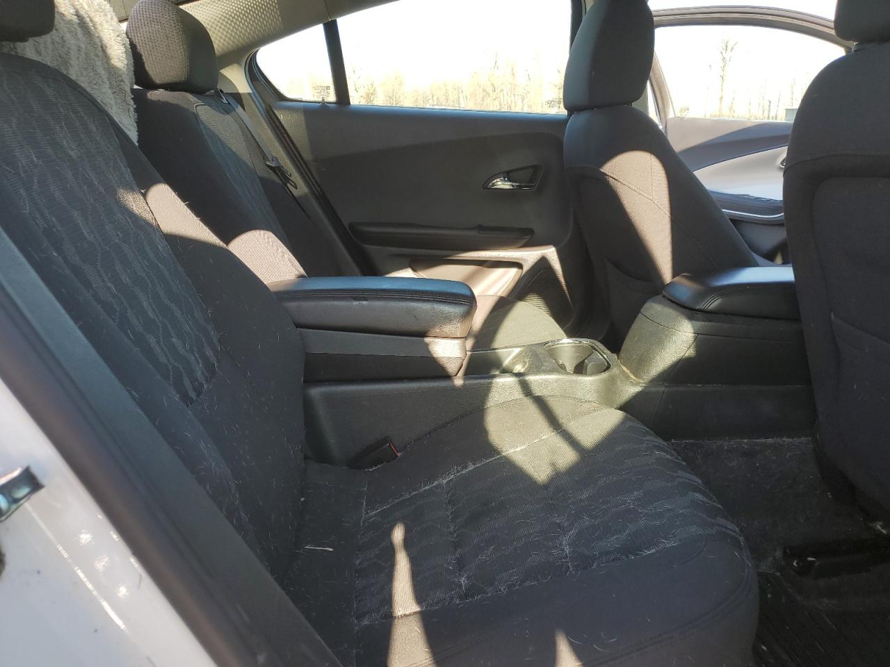 2015 Chevrolet Volt - Image 10