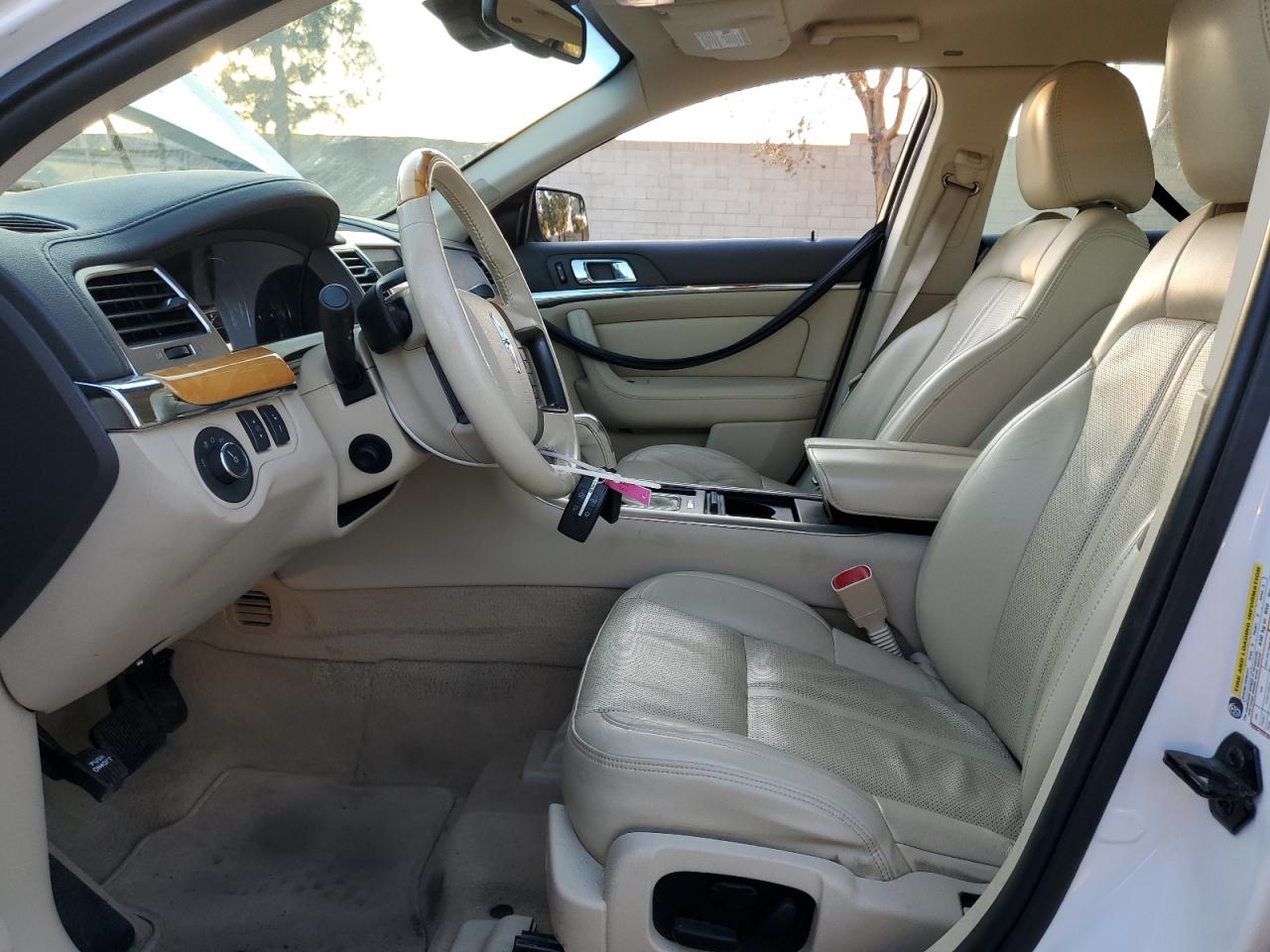 2010 Lincoln MKS - Image 7