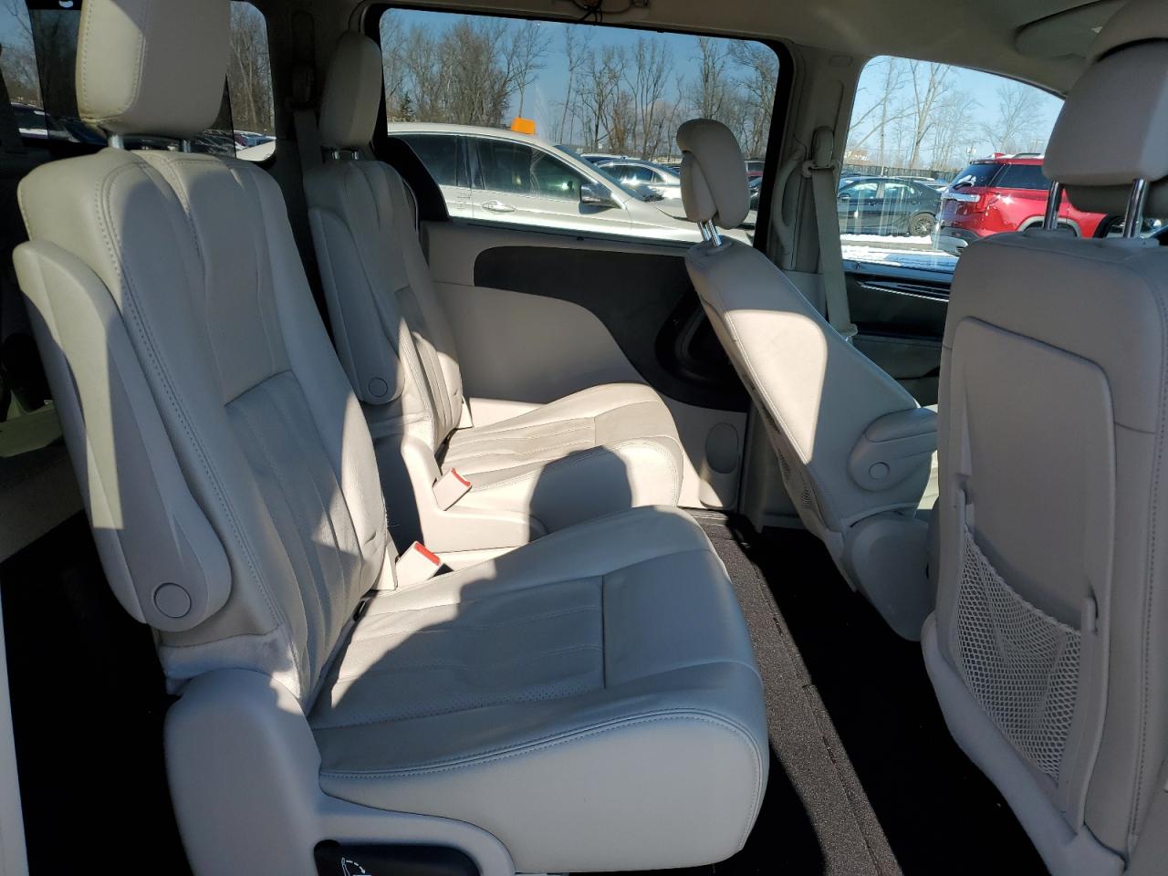 2014 Chrysler Town & Country - Image 11