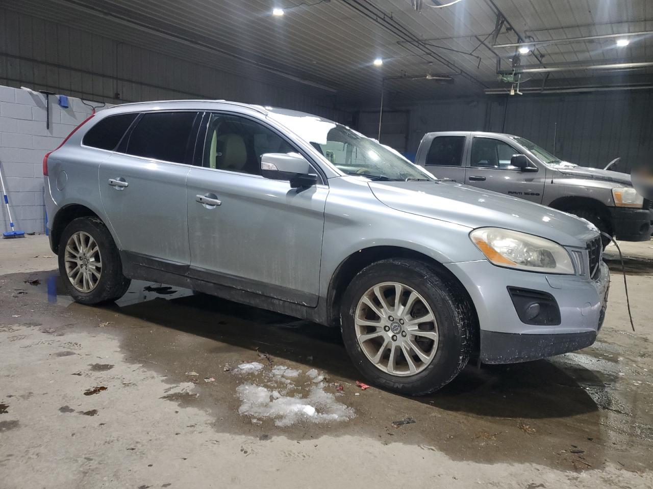 2010 Volvo XC60 - Image 4