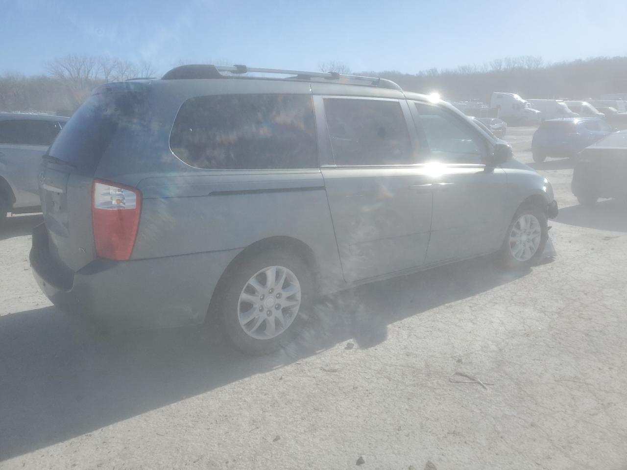 2008 Kia Sedona - Image 3