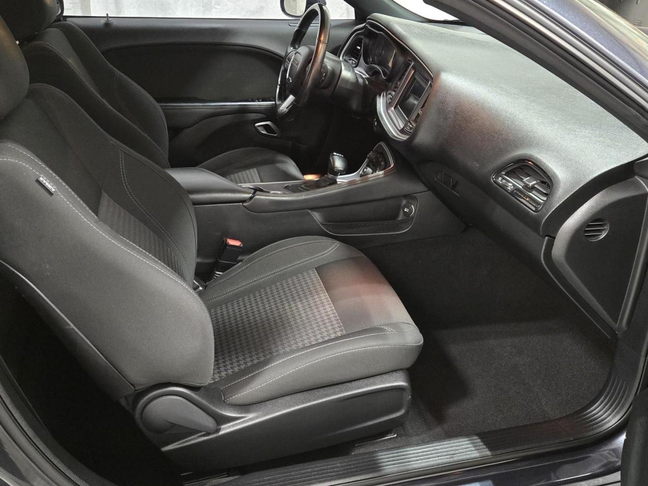 2019 Dodge Challenger - Image 5