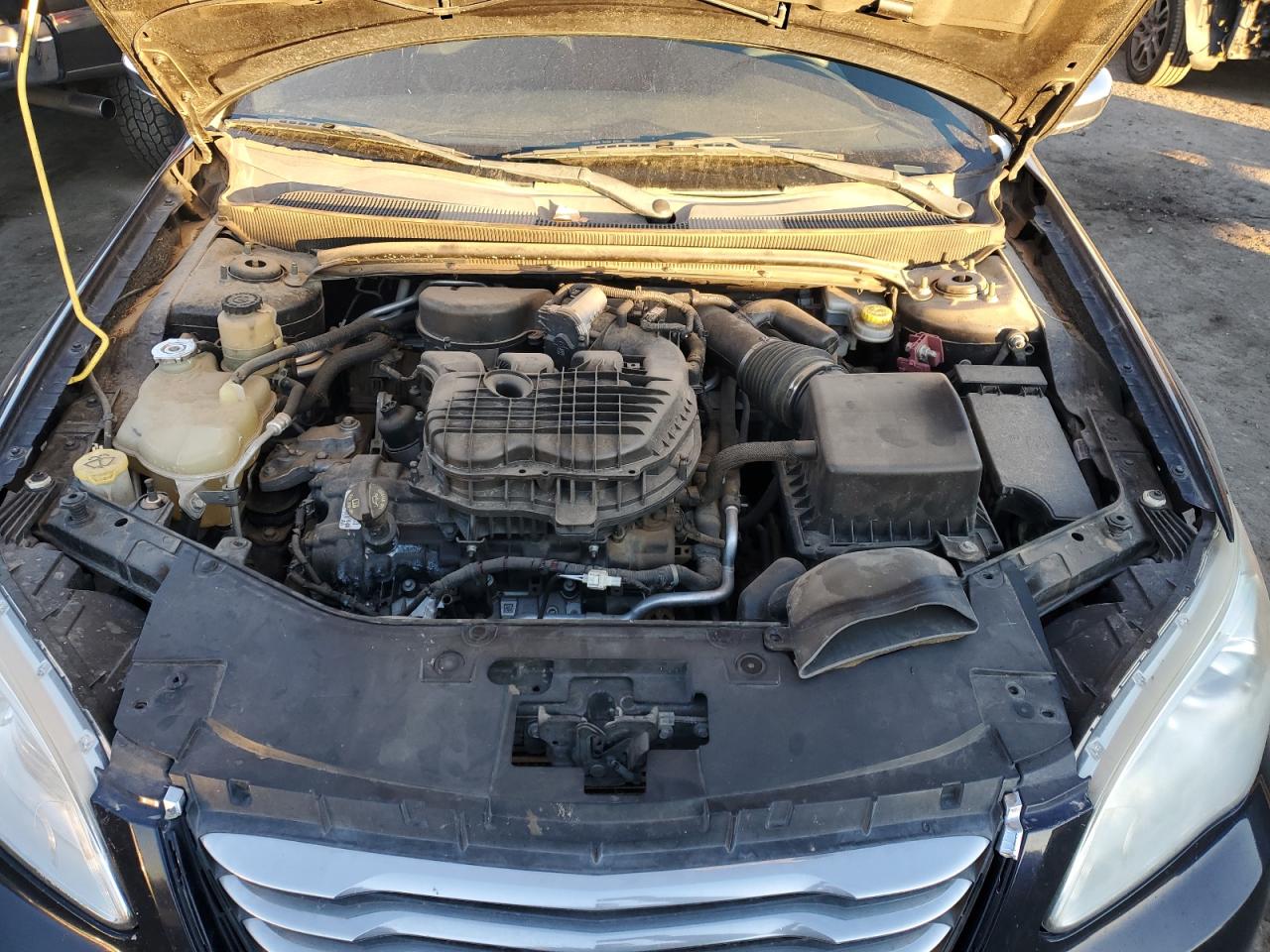 2011 Chrysler 200 - Image 11