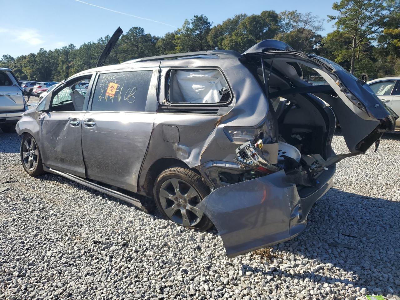 2015 Toyota Sienna - Image 2