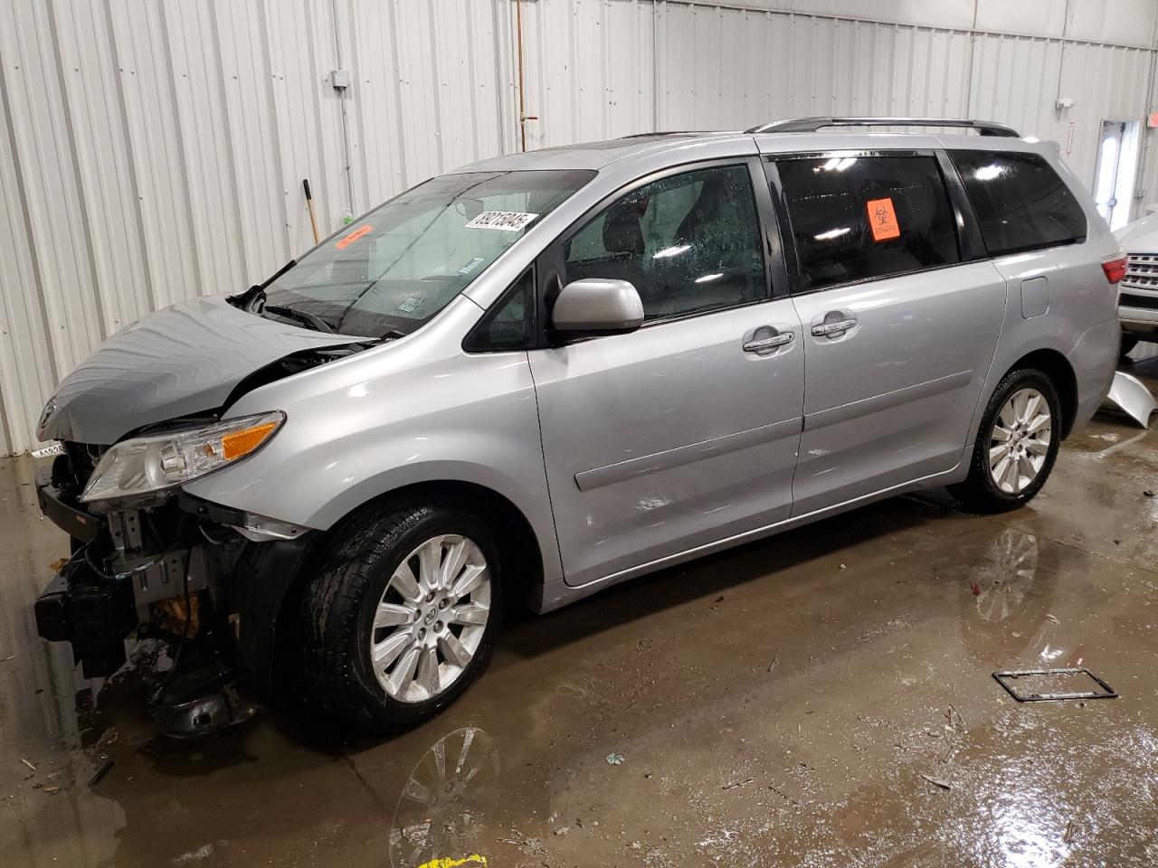 2015 Toyota Sienna - Image 1