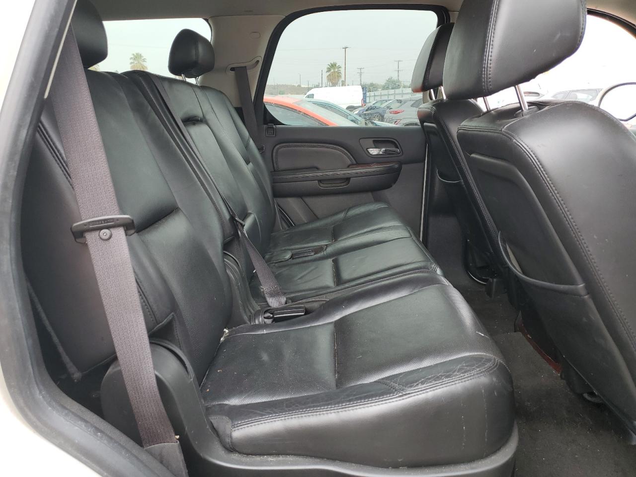 2009 Cadillac Escalade - Image 11