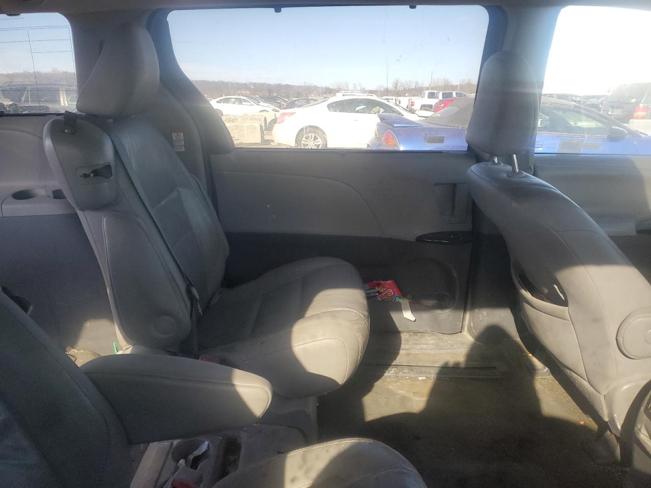 2015 Toyota Sienna - Image 11