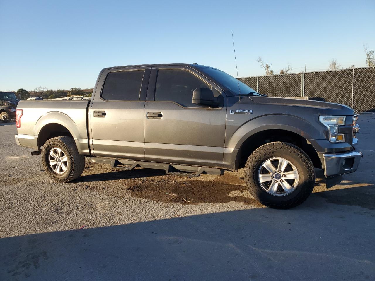 VIN 1FTEW1CF7HFA87558 2017 FORD F-150 no.4