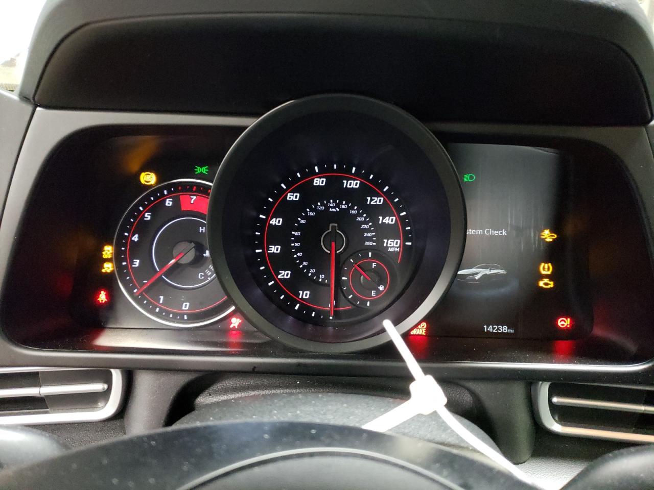 2023 Hyundai Elantra - Image 9