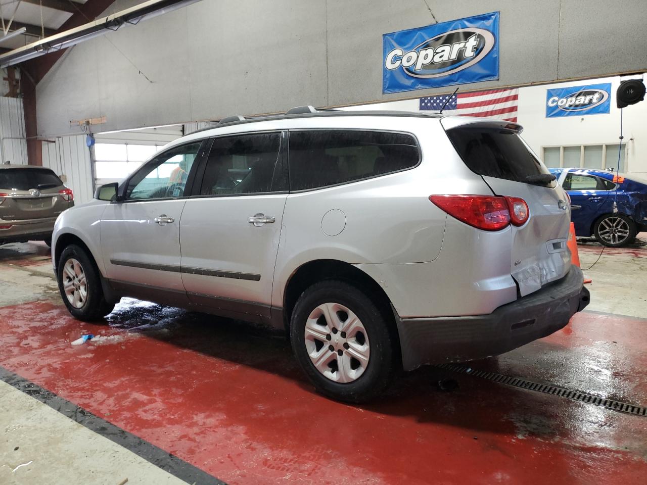 2011 Chevrolet Traverse - Image 2