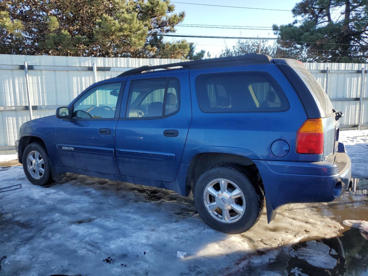 2005 GMC Envoy - Image 2
