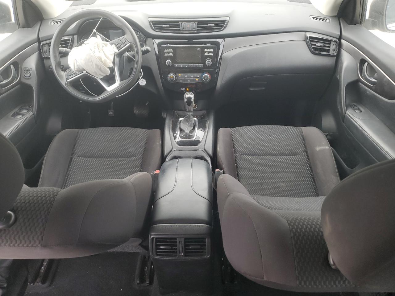 2017 Nissan Rogue - Image 8