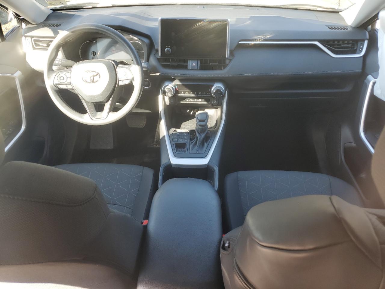 2024 Toyota RAV 4 - Image 8