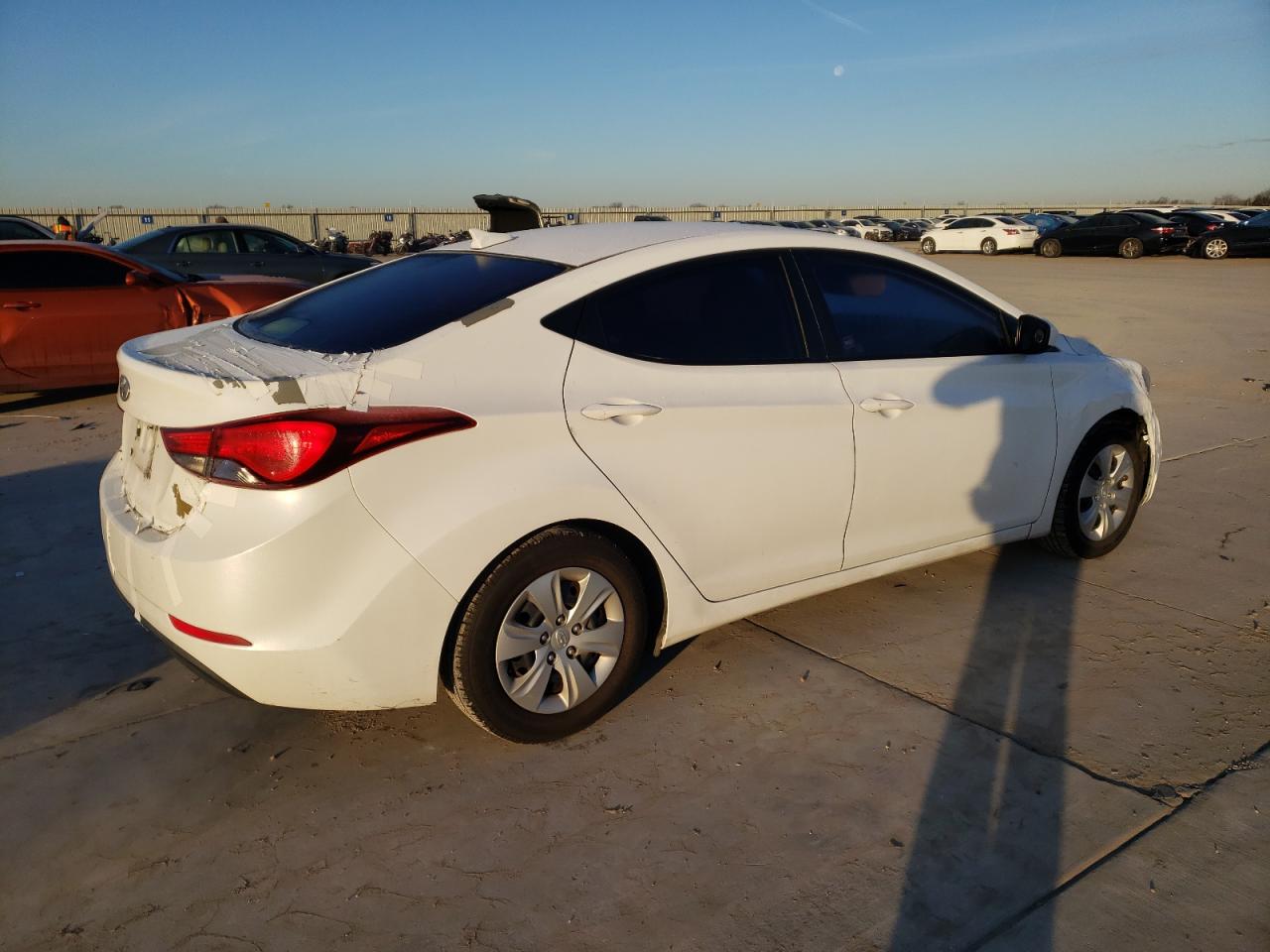 VIN 5NPDH4AE1GH710050 2016 HYUNDAI ELANTRA no.3