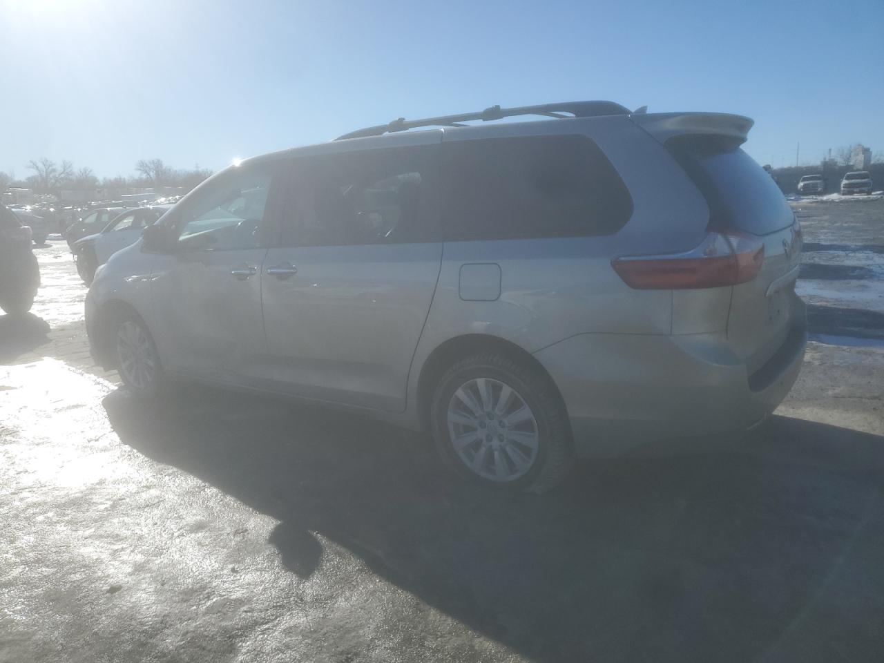 2017 Toyota Sienna - Image 2