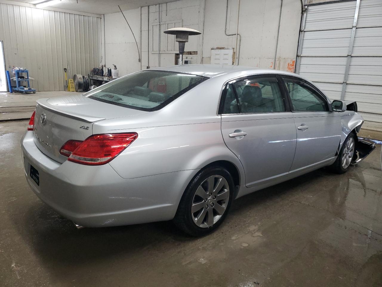 2007 Toyota Avalon - Image 3