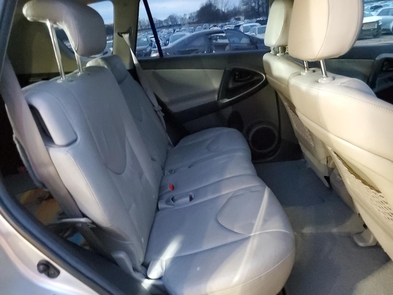 2010 Toyota RAV 4 - Image 10