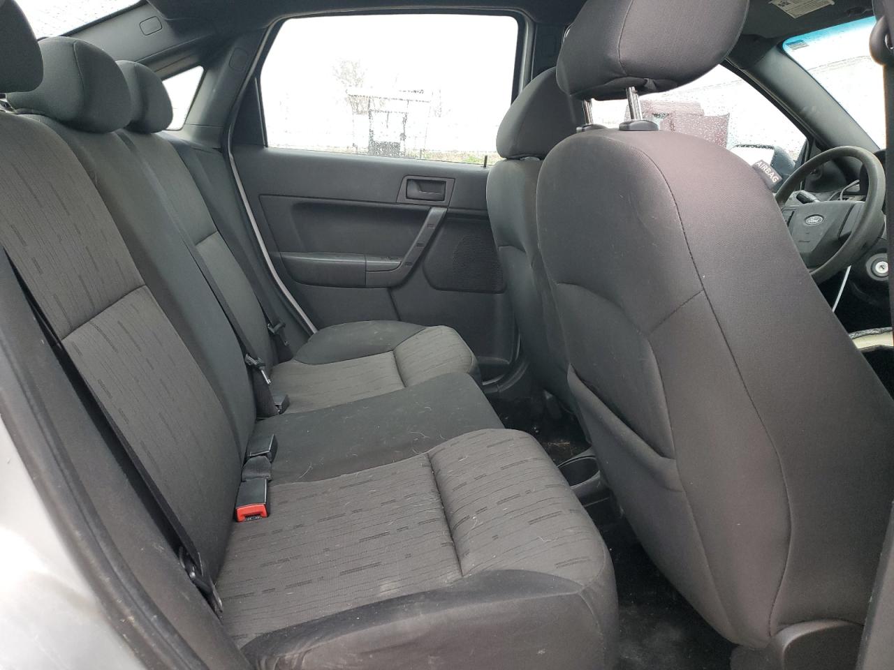 2010 Ford Focus - Image 10
