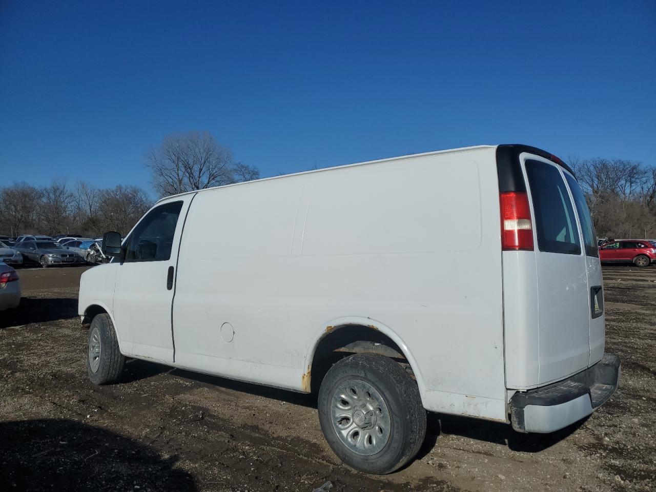2009 Chevrolet Express - Image 2