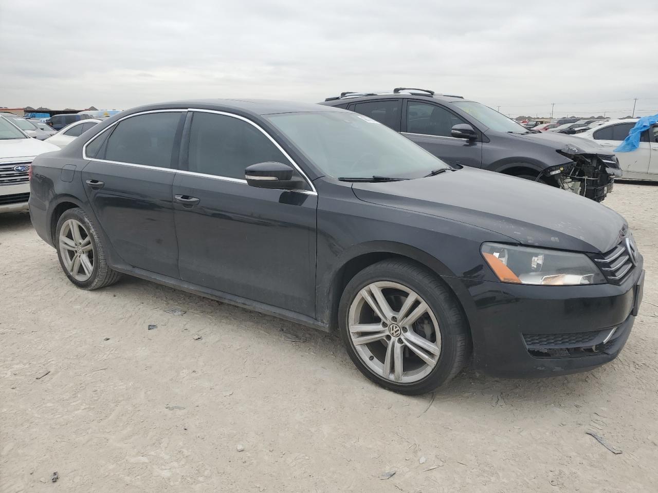 2014 Volkswagen Passat - Image 4