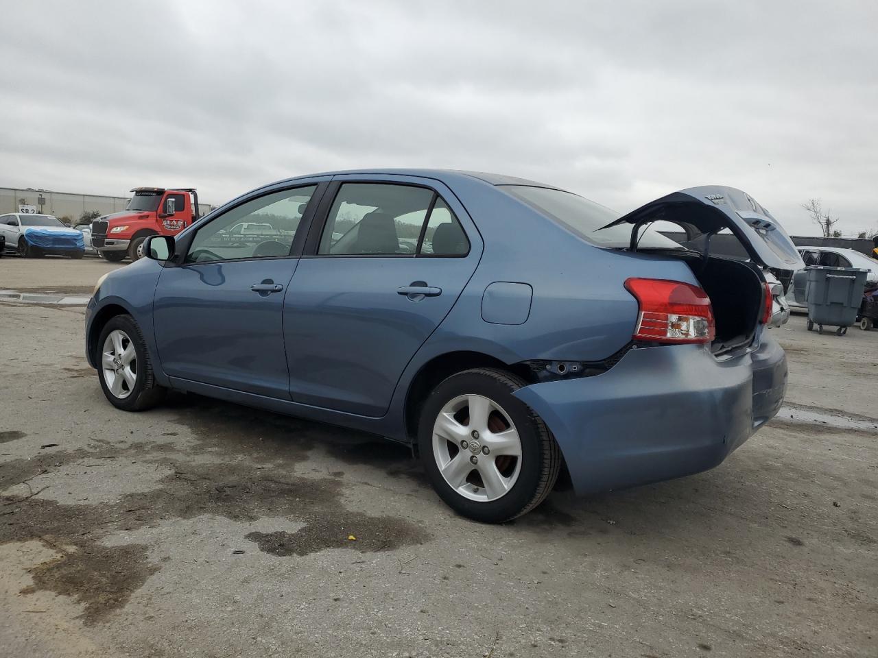 2008 Toyota Yaris - Image 2