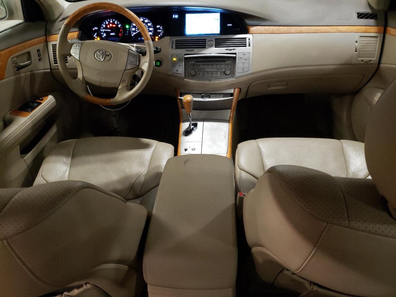 2005 Toyota Avalon - Image 8