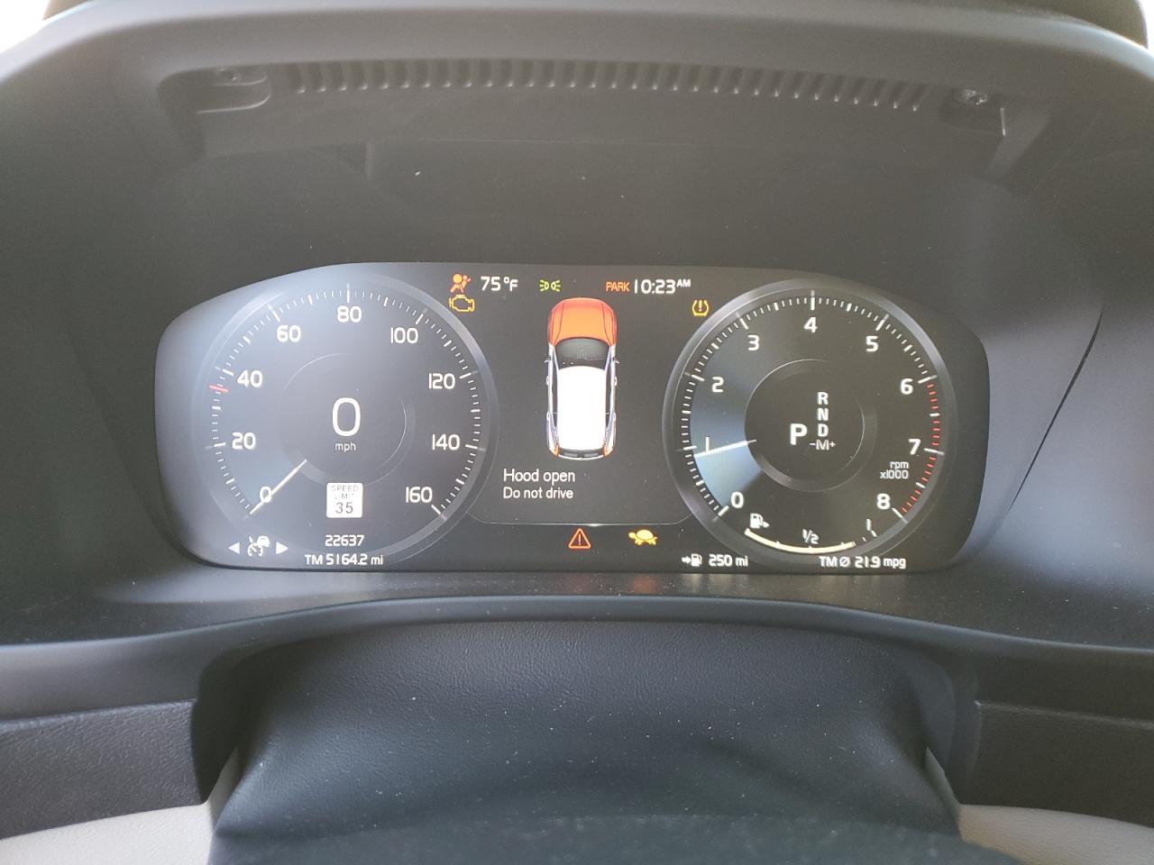 2022 Volvo XC40 - Image 9