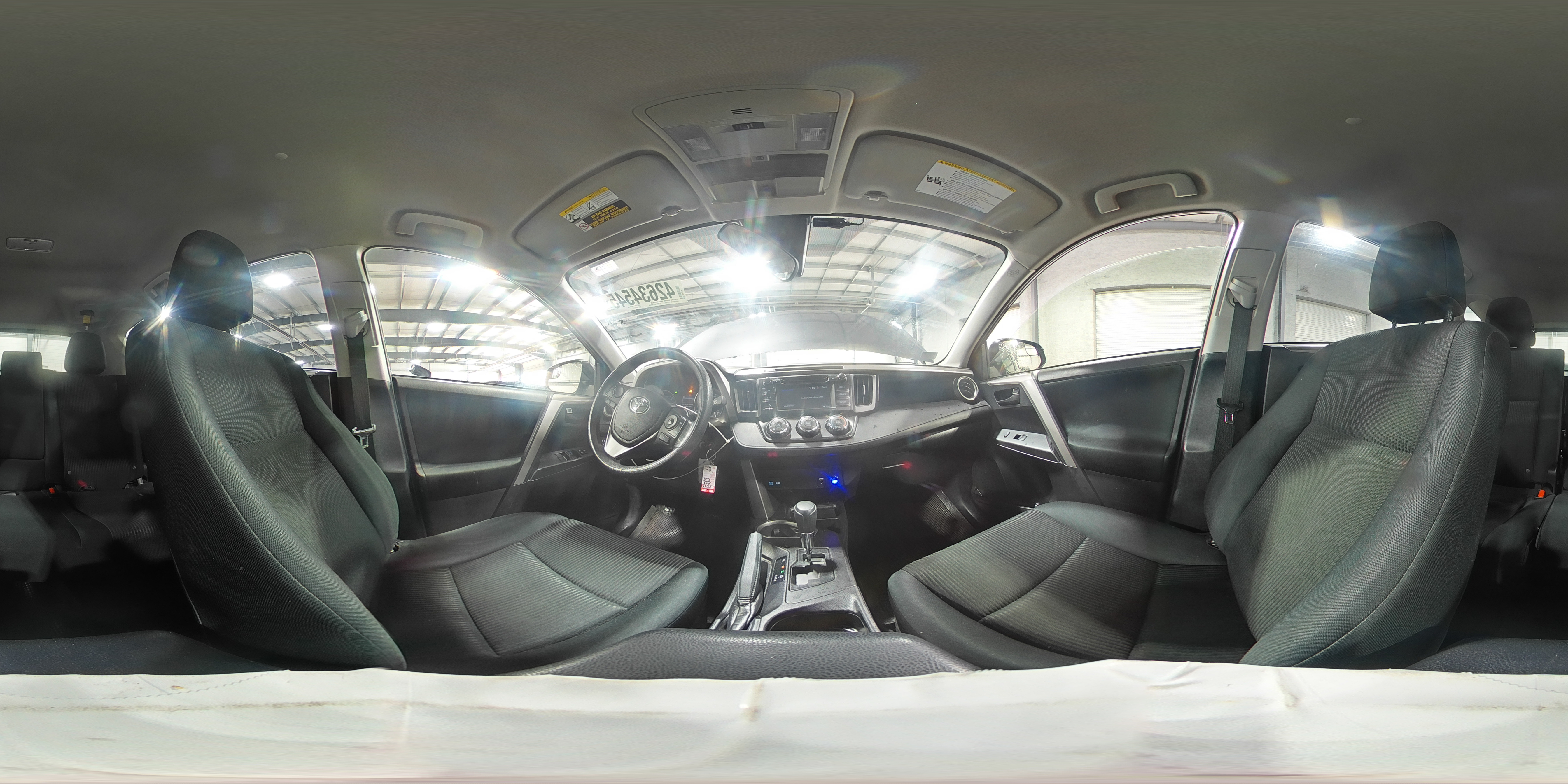2018 Toyota RAV 4 - Image 16