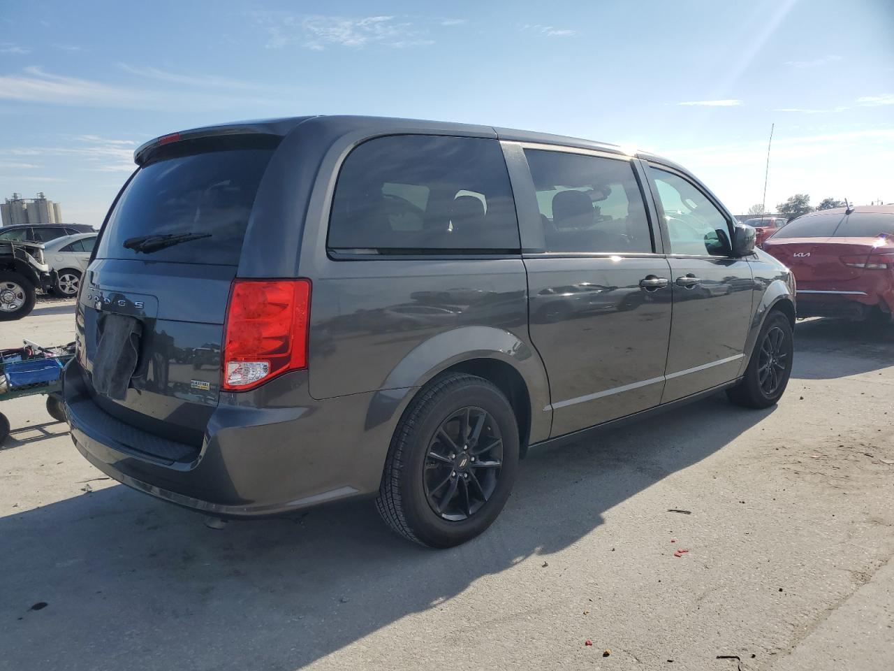 2019 Dodge Caravan - Image 3