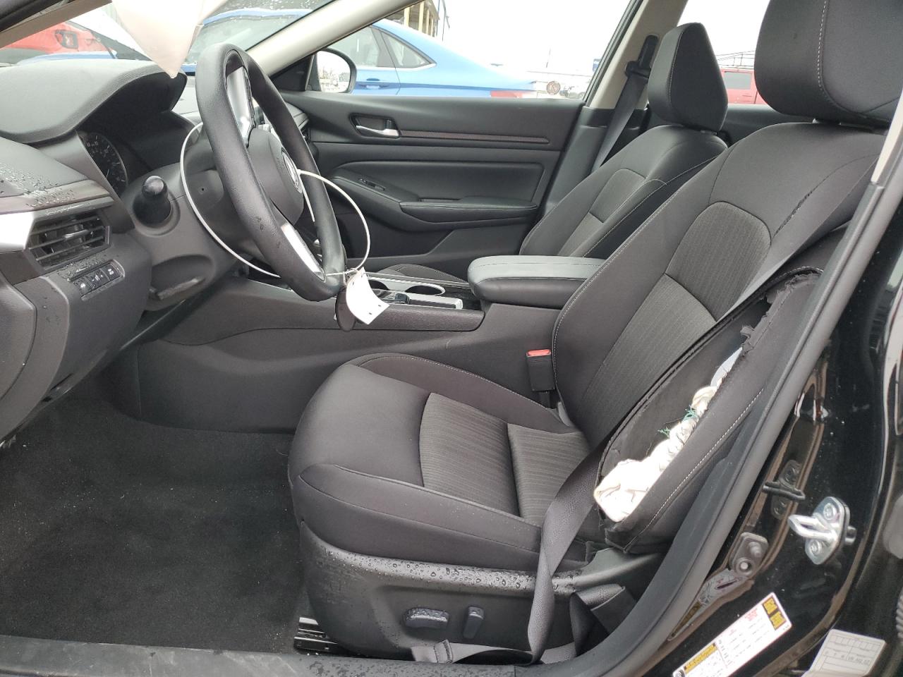 2024 Nissan Altima - Image 7