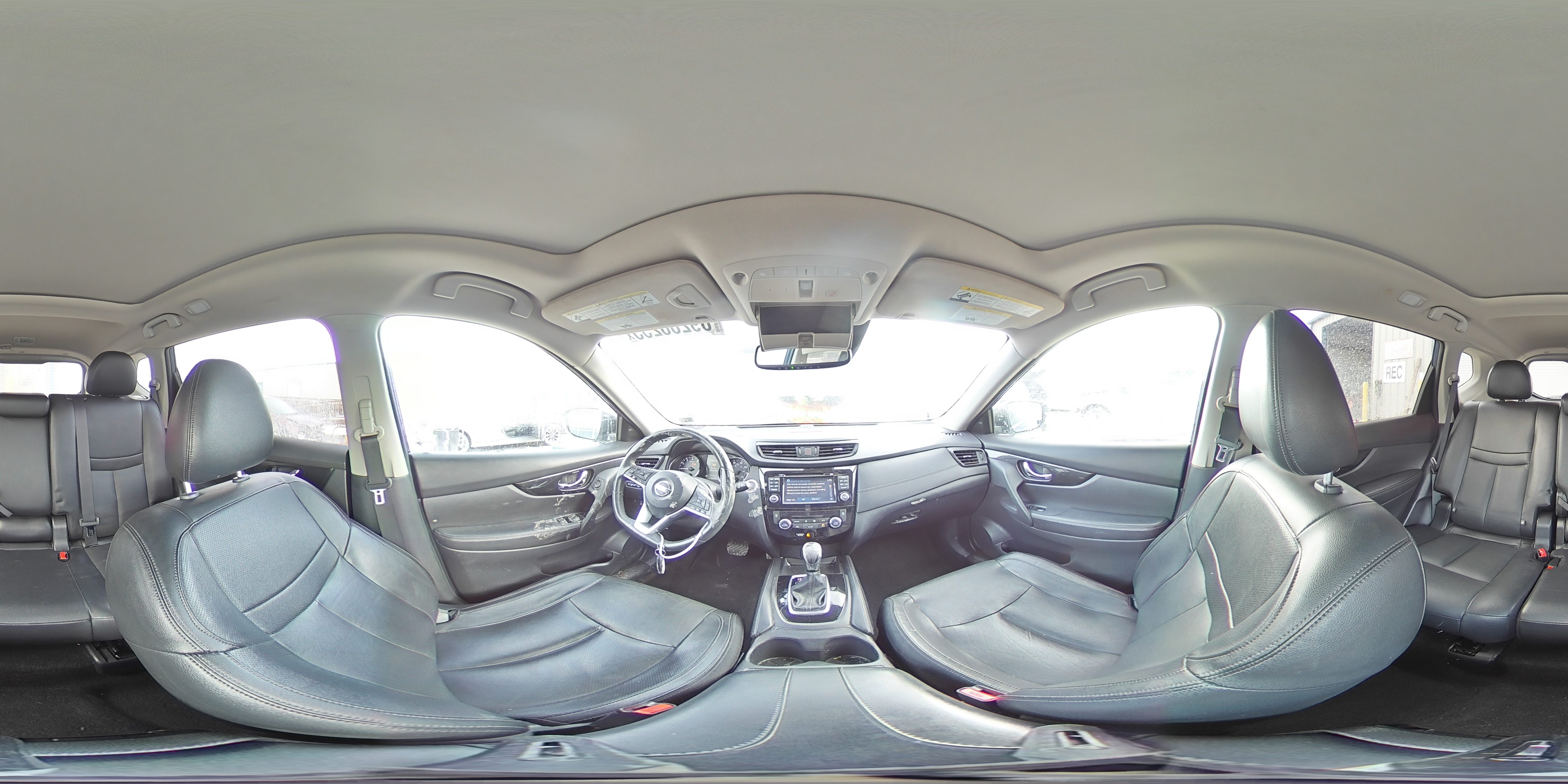 2017 Nissan Rogue - Image 16