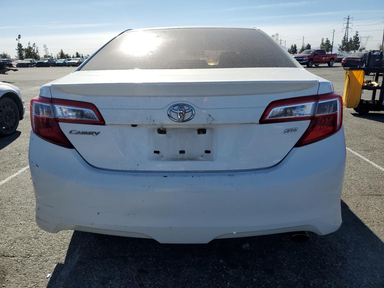 2014 Toyota Camry - Image 6