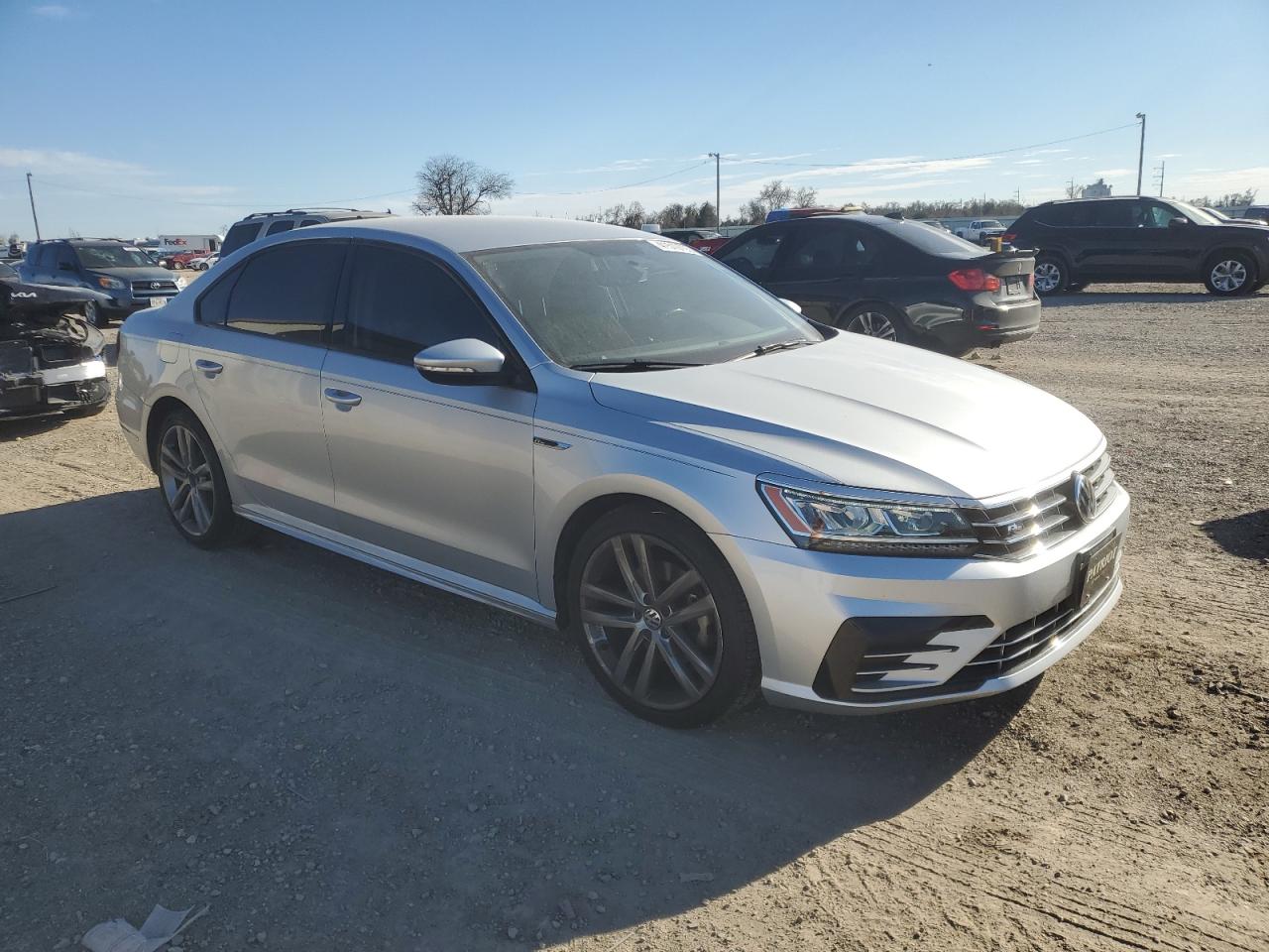 2018 Volkswagen Passat - Image 4