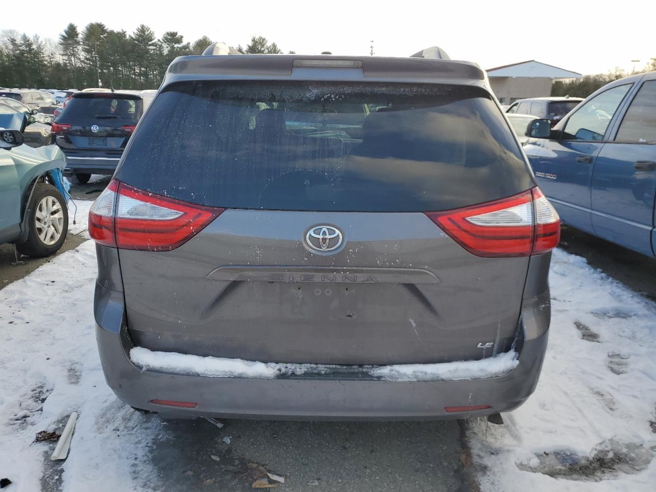 2015 Toyota Sienna - Image 6
