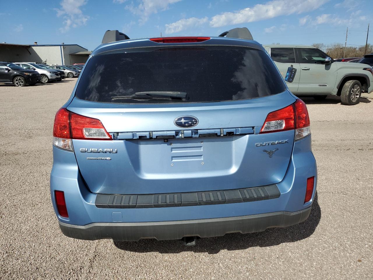 2010 Subaru Outback - Image 6