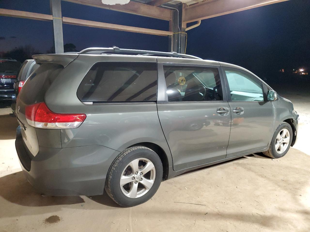 2012 Toyota Sienna - Image 3
