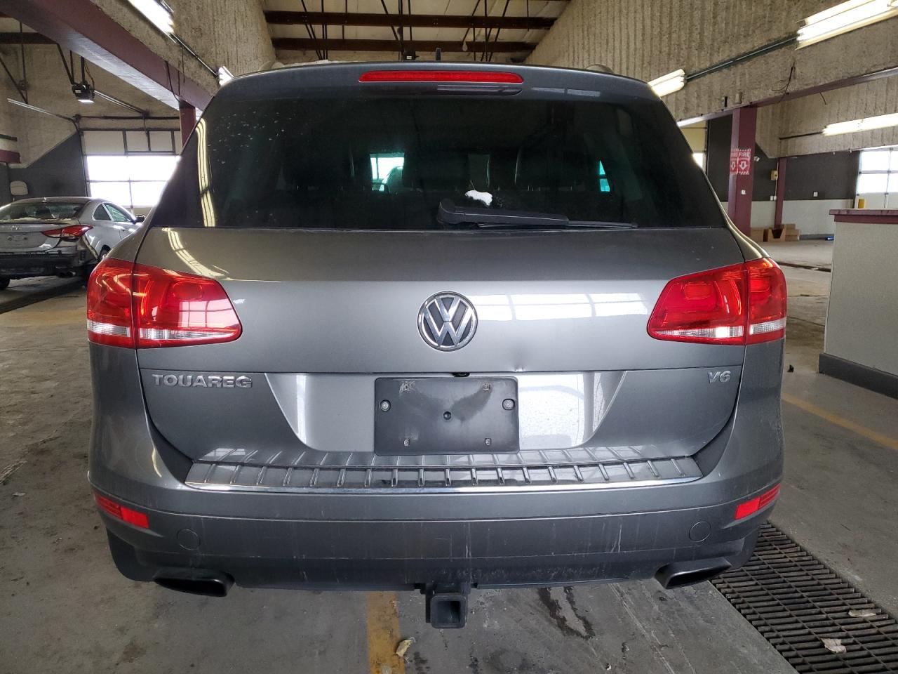 2014 Volkswagen Touareg - Image 6